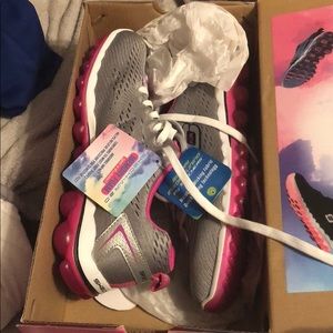 Women’s sketcher sneakers